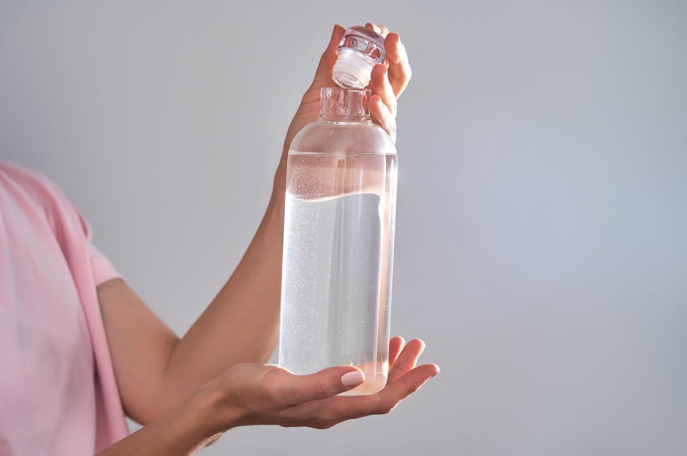 Da, svojo stekleničko za vodo morate čistiti. Tukaj je razlog in postopek. (foto: profimedia)