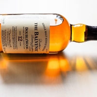 Neverjetne zgodbe o skrivnostno zakopanih in kasneje najdenih steklenicah viskija