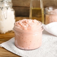 Mikroplastika in podobne snovi v kozmetiki – z enim trikom se jim lahko izognemo