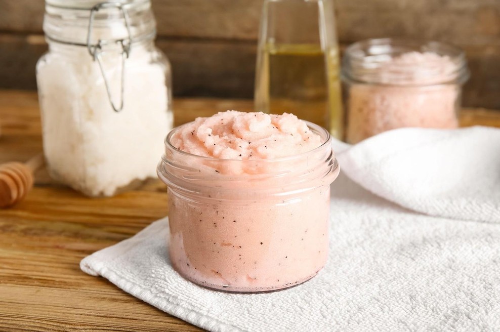 Mikroplastika in podobne snovi v kozmetiki – z enim trikom se jim lahko izognemo (foto: Profimedia)