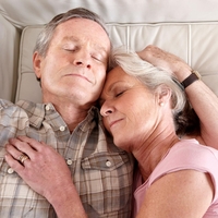 Moški pravi, da je 'srečno poročen', a ne more nehati razmišljati o svoji prvi ženi