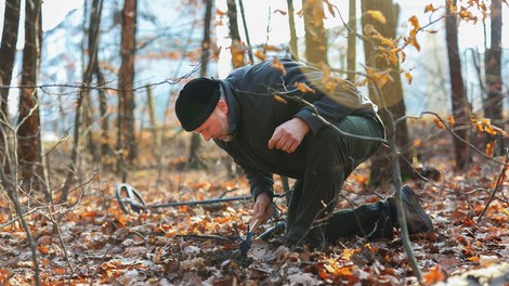 detektor kovine, kamen