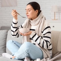 Nikoli ne jejte tega, ko ste zboleli: Ta hrana lahko poslabša prehlad