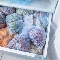 Bele lise na zamrznjeni zelenjavi zaradi ožiga? Kdaj jo je najbolje zavreči?