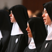 Častna sestra o življenju v samostanu: "Tu se ne cedita med in mleko"