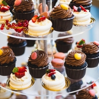 Dedek prvič poskusil 'popse' z mlado sosedo in stopil srca milijonov