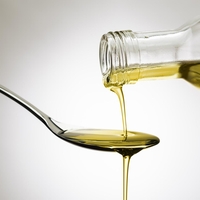 Ljudje pijejo šote oljčnega olja, strokovnjaki pa o tem pravijo tole