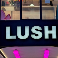 Kako naraven je v resnici Lush? Tole so pred časom našli v njihovih izdelkih