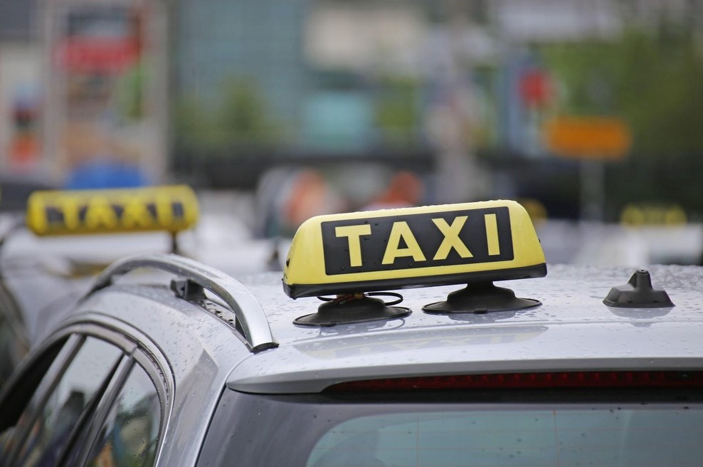 Vsi se jih dotikamo: To so najbolj umazana mesta v taksiju (foto: Profimedia)