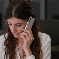 17 let je nekdo razdajal naokoli njeno telefonsko številko, pa je zadevi prišla do dna