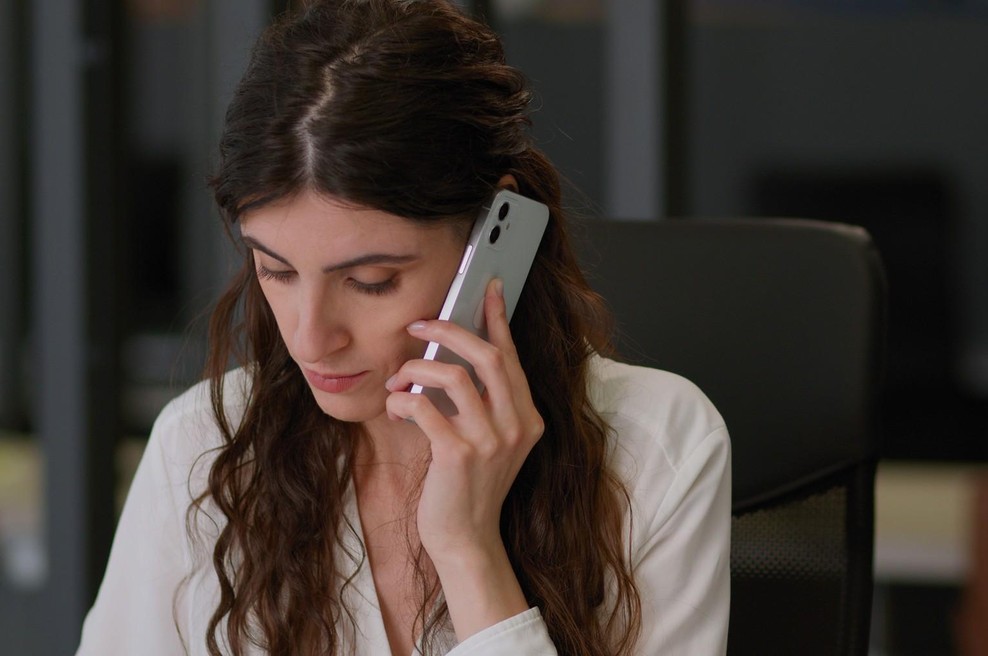 17 let je nekdo razdajal naokoli njeno telefonsko številko, pa je zadevi prišla do dna (foto: profimedia)