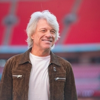 Rock zvezdnik ki ga je poznal cel svet, zdaj z ženo pomiva posodo v restavraciji