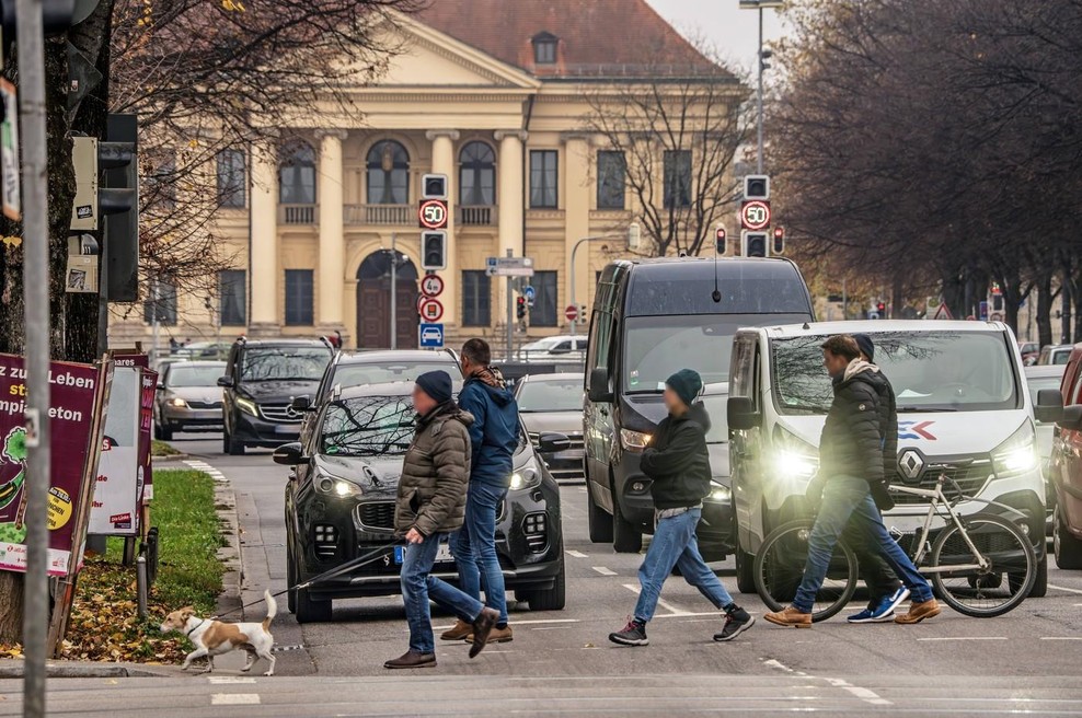V mestu vse več avtodomov, občane moti, ker zvečer ne najdejo parkinga (foto: Profimedia)