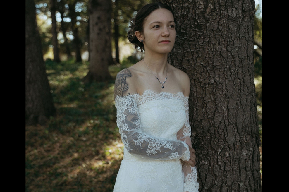 Na poroki je bila brez ličil in prejela ploho komentarjev: "Iskreno sem presenečena" (foto: Zaslonska slika/TikTok/MakingMaddy)