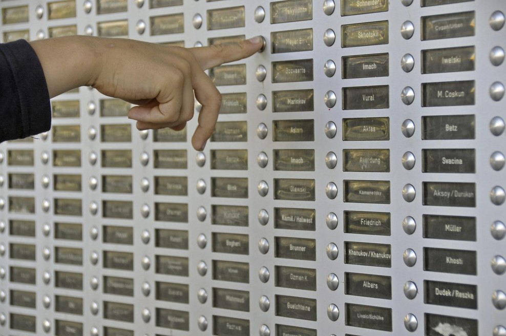 Zvonjenje sosedom se kaznuje tudi do 5000 evrov kazni (foto: Profimedia)