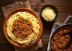 Skrivnost prave italijanske bolonjske omake: kuharji iz Bologne razkrili star recept