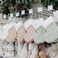 Številni trgovci razočarani nad slabo prodajo pred božičnimi prazniki, potrošniki letos zelo zadržani