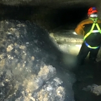 Pošast, težka 100 ton, zamašila kanalizacijo: Delavci se silovito borijo, a bo odstranjevanje trajalo tedne