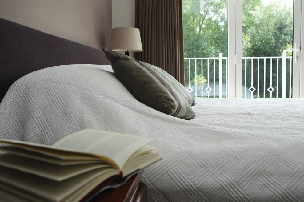 Ali je treba med mrzlo zimo spati z odprtim oknom? (foto: Profimedia)