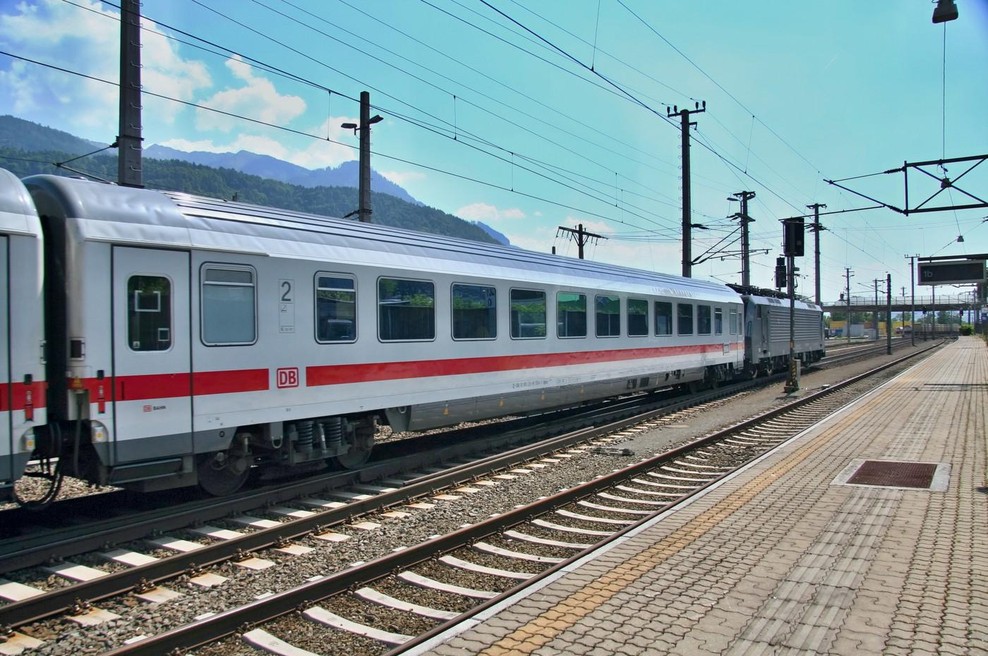 Cena mesečnih vozovnic za vlak se bo zvišala za 5 evrov (foto: Profimedia)