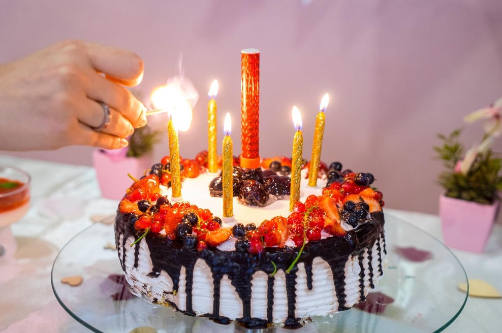 VIDEO: Babica flambirala torto in zgodil se je ognjeni šov, ki razvnel internet (foto: profimedia)