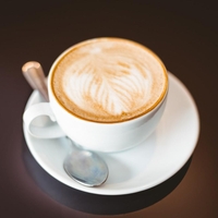 Recept za jutranjo kavo, ki je dobra za črevesje: zdravnik razkril, kaj ji dodati za boljšo prebavo