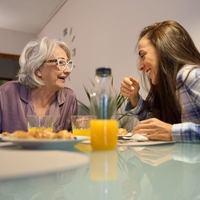 Endokrinolog starejšim od 50 let: "V prehrano nujno dodajte to živilo"