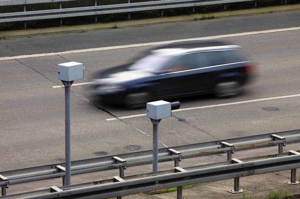 Vozniki odkrili preprost trik, s katerim zmedejo kamere za merjenje hitrosti (foto: profimedia)