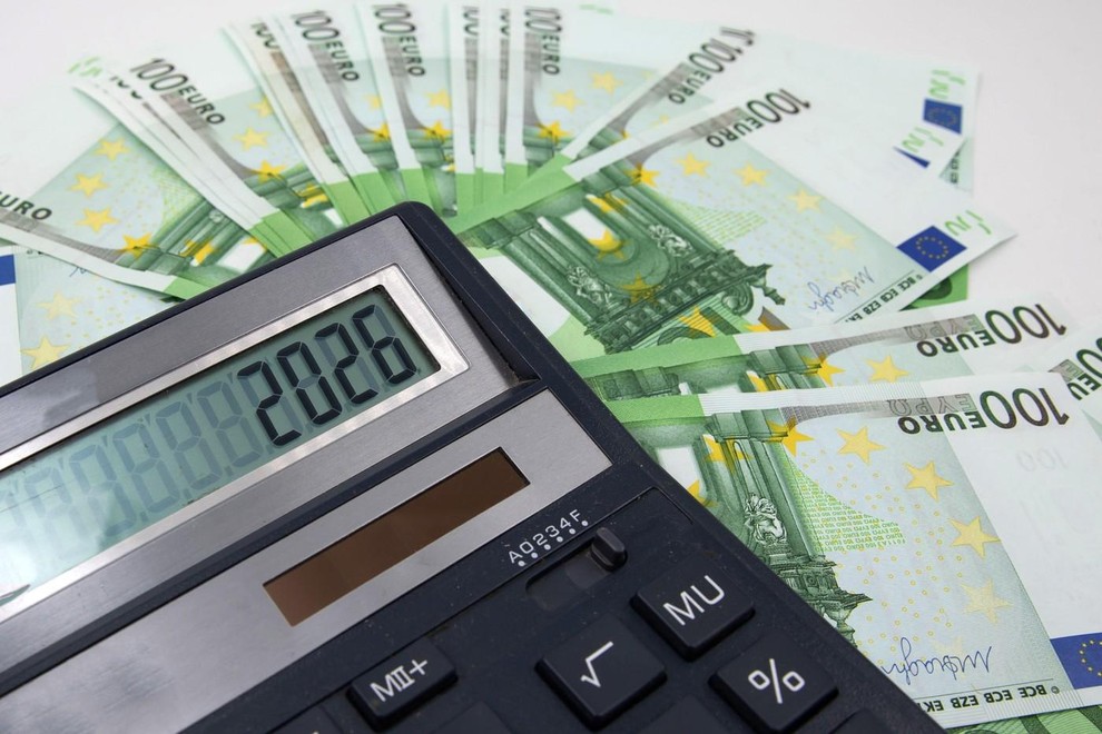 Leto 2026 prihaja z energijo, ki jo numerologi opisujejo kot najbolj prelomno v zadnjem desetletju – vibracijo, ki odpira vrata …