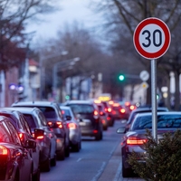 Študija o omejitvi hitrosti 30 km/h: manj nesreč, čas potovanja skoraj nič daljši