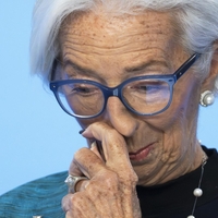 Ona je najbolje plačana evropska uradnica, bonitete pa takšne, da se ti v glavi zvrti