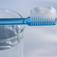 Sliši se nedolžno, a ni: stara zobna ščetka je lahko resen problem