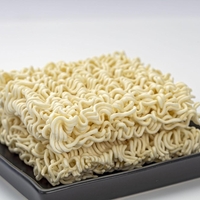 Cariniki osupli: Neverjetno, kaj je 23-letnica skrila v pakete instant testenin