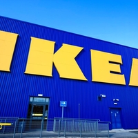 Za to Ikeino svetilko vlada nevidena evforija – zdaj pa prihaja v novi zasnovi