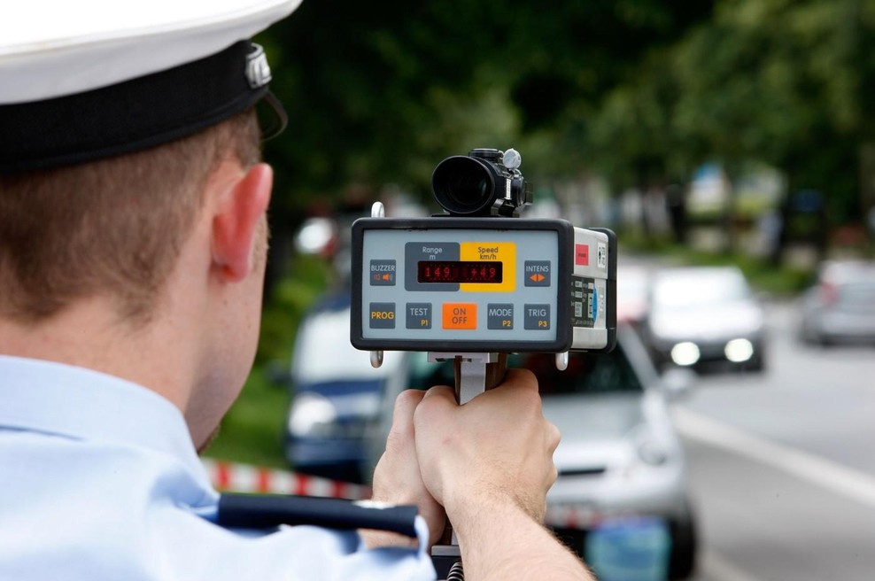 Država želi odpraviti aplikacije za opozarjanje na radarje za merjenje hitrosti (foto: profimedia)