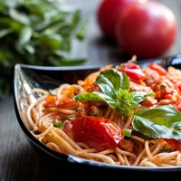 Kuharji v paradižnikovo omako nikoli ne dodajo sladkorja: ta skrivna sestavina v hipu "ubije" kislost