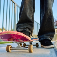 Zbogom črne kavbojke: ta barva bo prevladovala v letu 2026