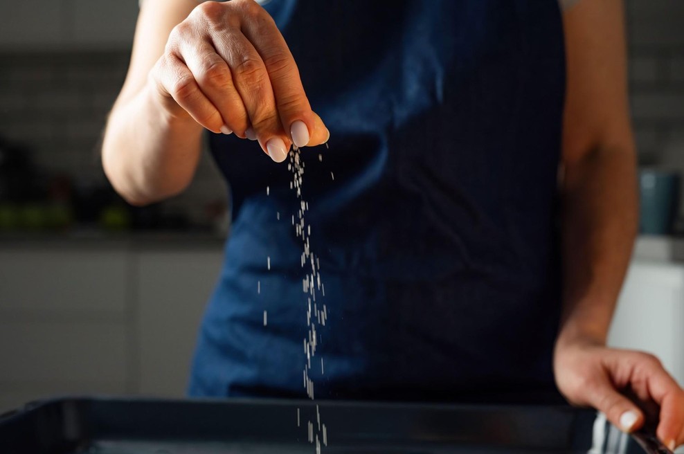 Znaki na koži, ki razkrivajo, da v telo vnašamo preveč soli (foto: profimedia)