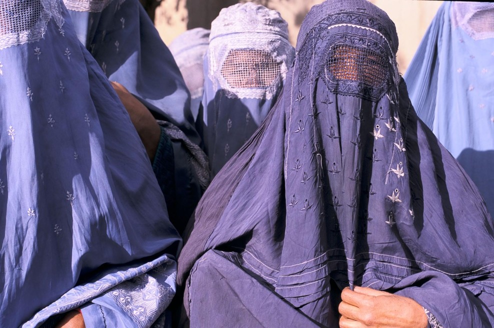 Poročili so jo na silo, pri 15 letih je rodila otroka in pobegnila iz države. Danes je uspešna in pozira v bikiniju (foto: profimedia)