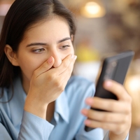 Medicinska sestra je mislila, da jo fant vara, potem pa je izvedela nekaj še hujšega