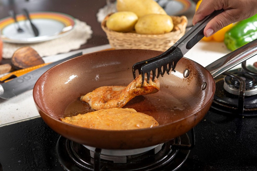 Pozabite na suhe piščančje prsi: to je skrivnost vrhunskih kuharjev (foto: profimedia)