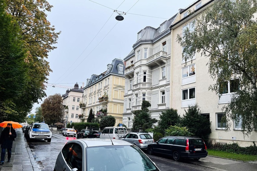 Občan parkiral vozilo, nato pa so ga pričakali policisti – šokiran dobil denarno kazen! (foto: Profimedia)