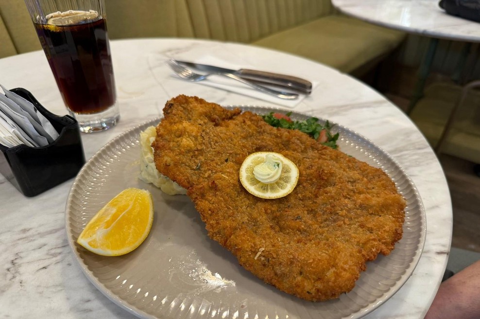 Dunajski zrezek za 395 evrov: Restavracija doživela ogorčenje in odgovorila na kritike (foto: Profimedia)