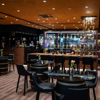 Ta pri nas znani hotel ponuja plačo do 2.200 evrov, nastanitev in hrano, a delavcev ni