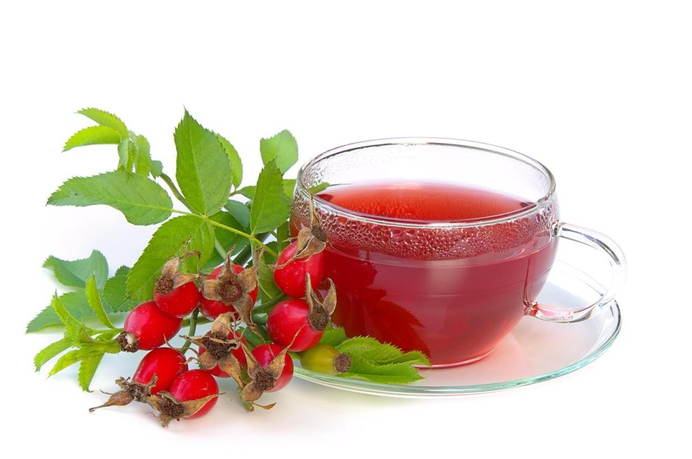 Šipkov čaj – naravna vitaminska bomba, a mnogi med kuhanjem naredijo usodno napako, ki ga čisto uniči (foto: Profimedia)