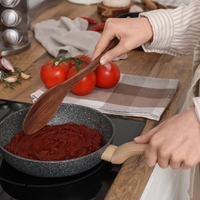 Mama, ki sama izdeluje detergent, kečap in prigrizke, privarčuje 8000 evrov letno