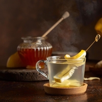 6 neverjetnih stvari, ki se zgodijo, če zjutraj tešče spijete medeno vodo