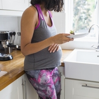 Izpoved nadomestne matere: "Vsi mislijo, da je najtežje dati iz rok otroka, pa ni"