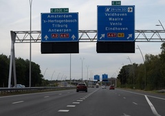 Če vozite po evropskih cestah, morate vedeti: To je funkcija zelene črte na cesti - med dvema belima