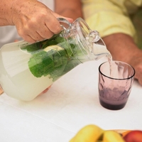 Zakaj bi morali dan začeti s tem poceni napitkom?